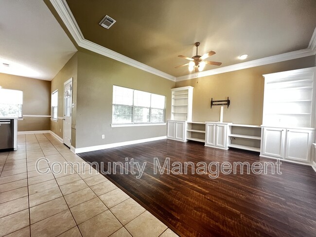 Building Photo - 9449 Hidden Trail Dr