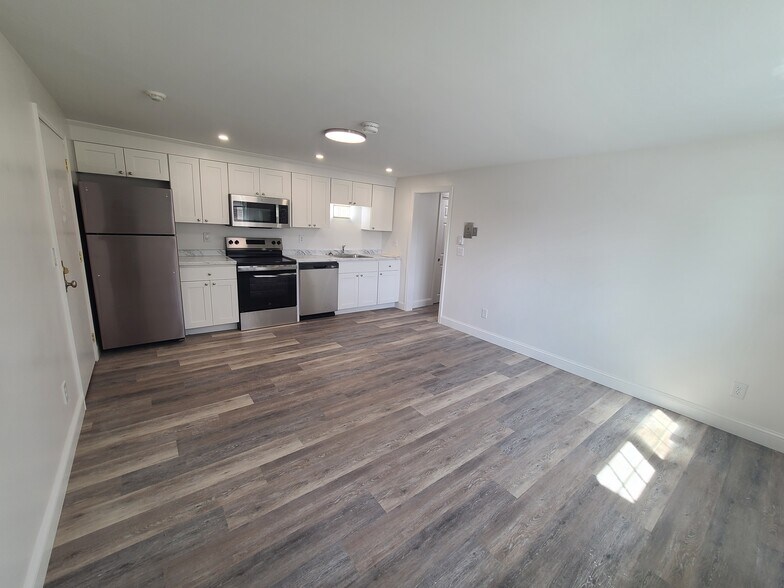 Azalea Court Apartments - 6-8 Azalea Ct Acton, MA 01720