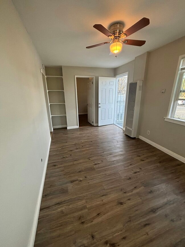 Building Photo - 365 N Phillips St