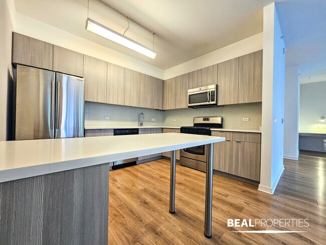 Foto del edificio - 548 W Webster Ave