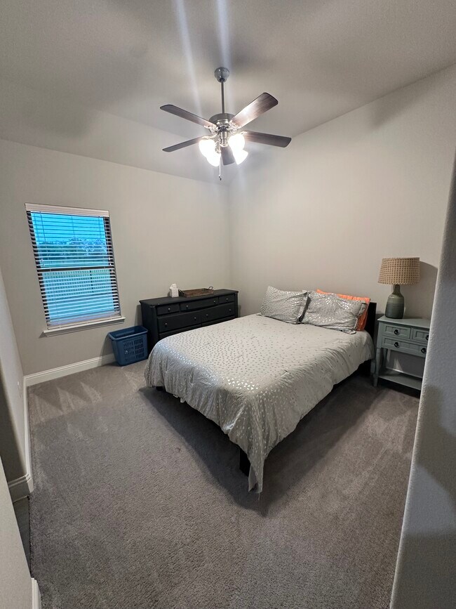 Foto del edificio - 6504 Theale Ct