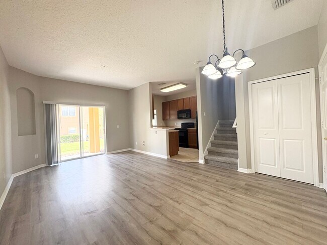 Foto del edificio - Gated 3B/2.5B Sanford Townhome ~ Fresh paint! ~ New flooring!