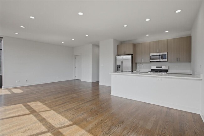 Foto del edificio - 650 N Green