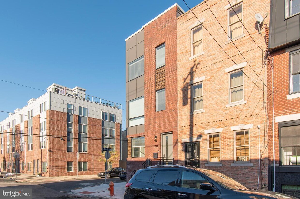 Primary Photo - 1201 S 21st St