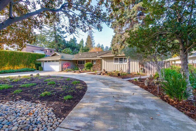 Foto del edificio - Wow! What a Great Home! Available Soon!