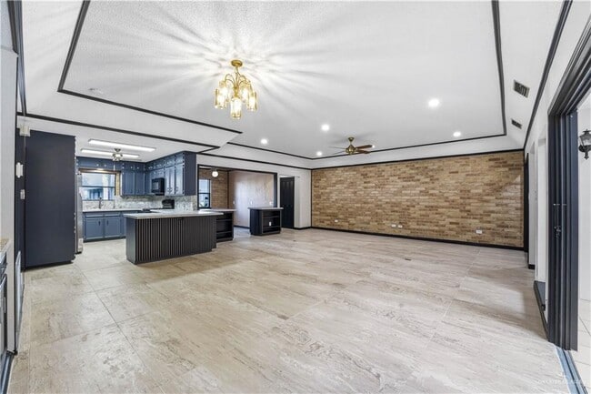 Building Photo - 21 Toronto Ave