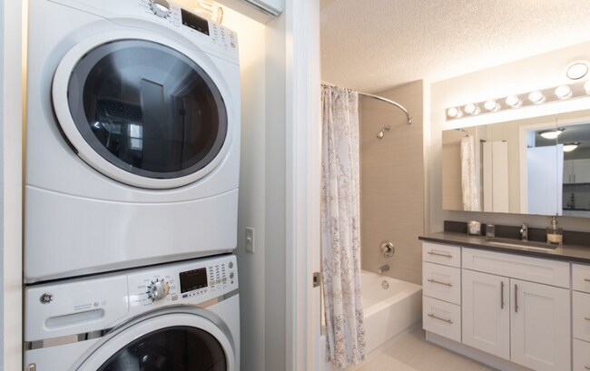 Foto del edificio - 470 N State St