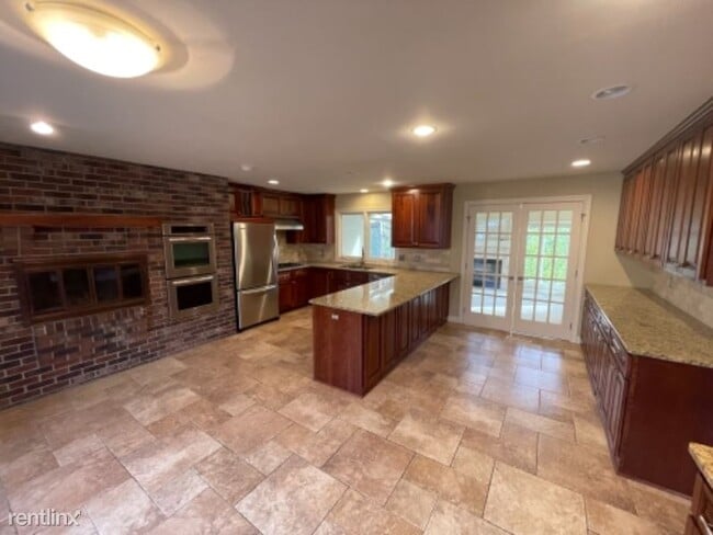 Building Photo - 6 br, 4 bath House - 5705 Parkwood Ln