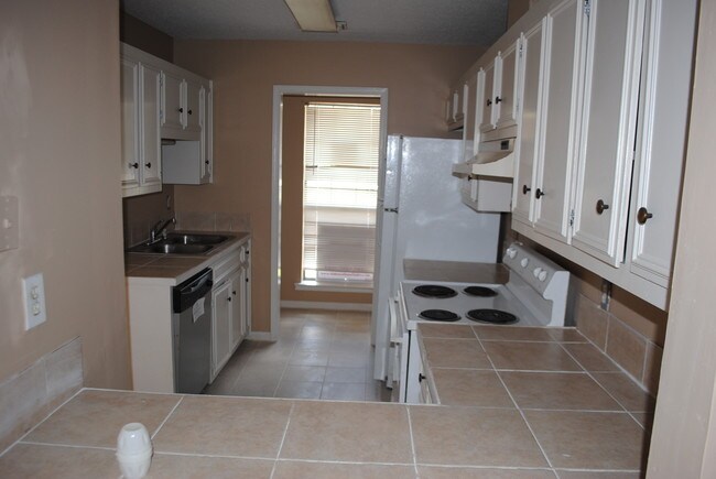 Building Photo - 3725-3729 Gas Light Curv
