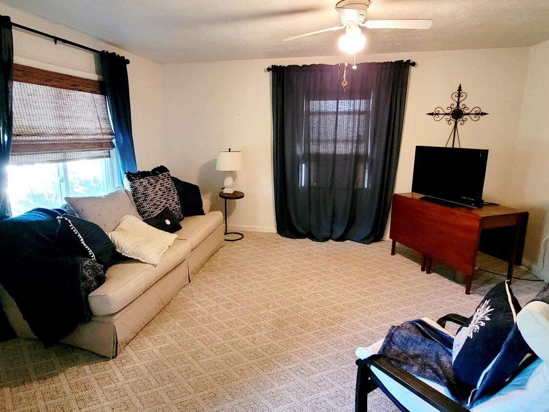 8242 Freeland Ave SW, Byron Center, MI 49315 House Rental in Byron