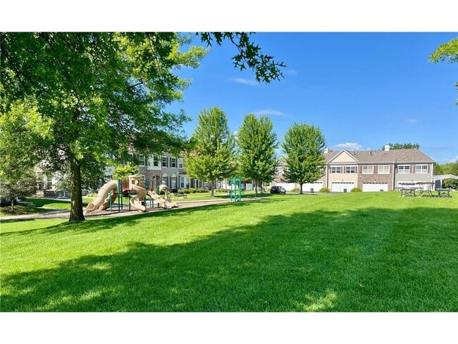 Building Photo - 7211 Jewel Ln N