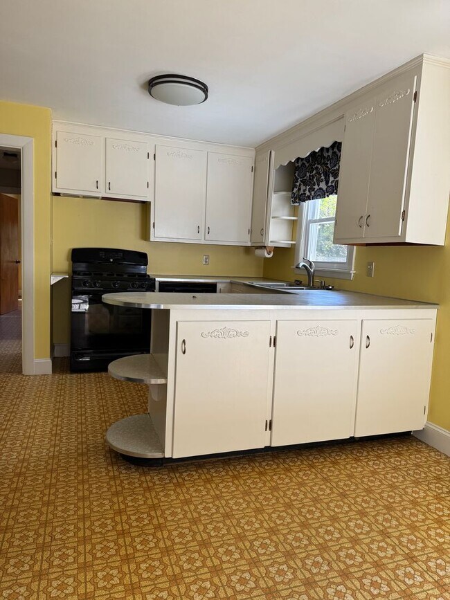 Foto del edificio - 2BR/1B House with Attached Garage for Rent!