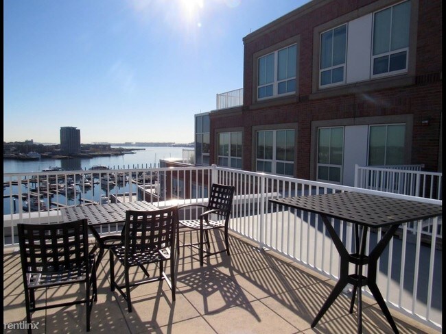 Foto del edificio - Studio, 1 bath  - 100 1st Ave Unit 13