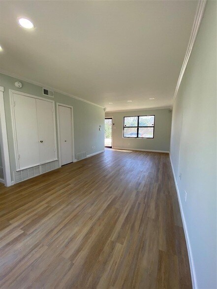 Foto del edificio - 2859 Linhaven Dr