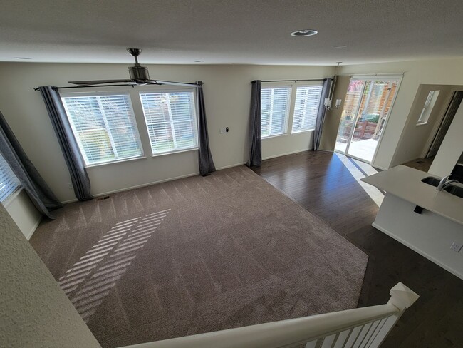 Building Photo - Three Bedroom Home Available In the Candel...