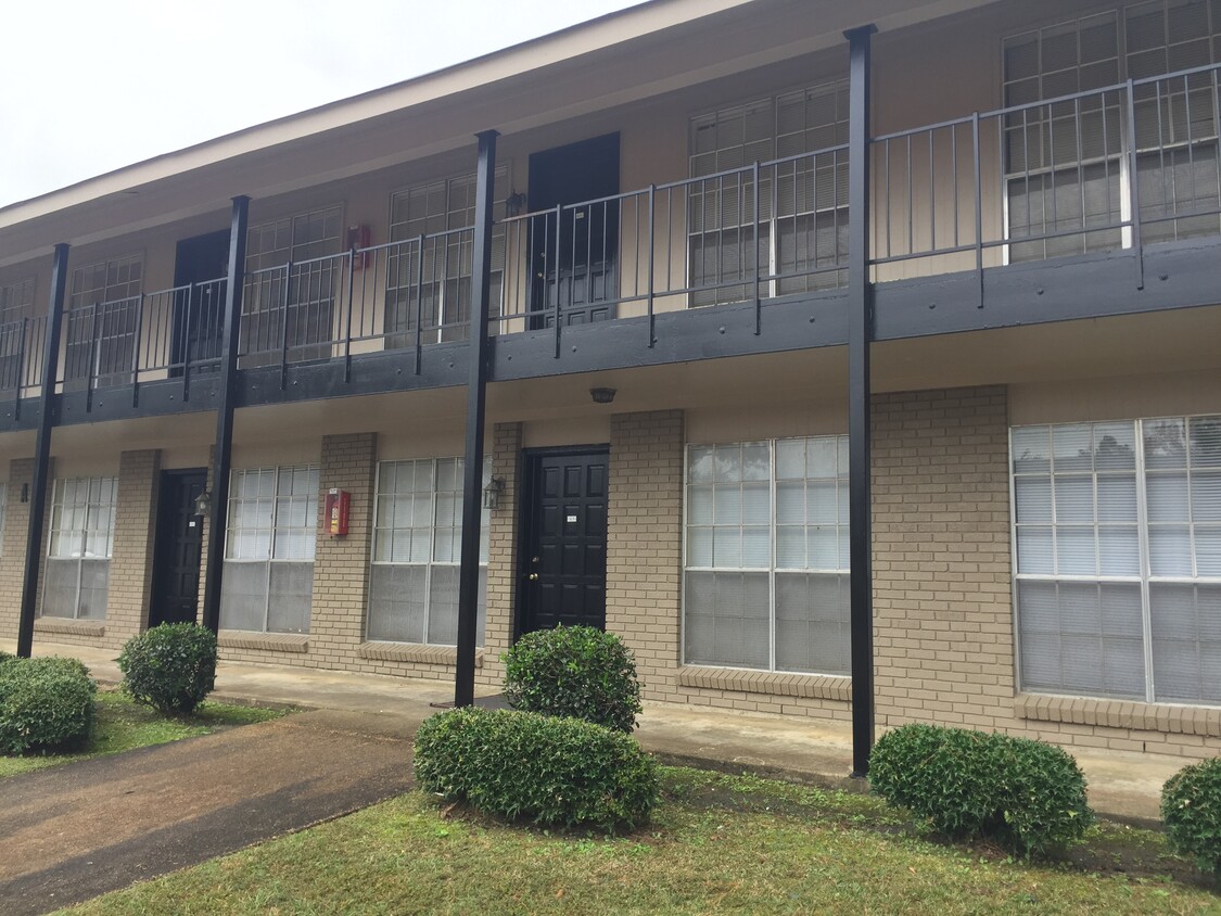 Building Photo - Marion Manor Apartments