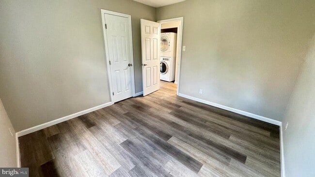 Foto del edificio - 6230 Edsall Rd