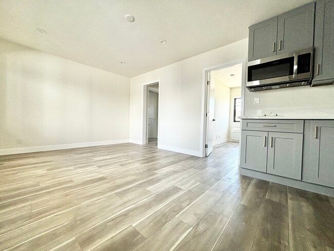 Building Photo - 6958 Woodman Ave Van Nuys, CA 91405