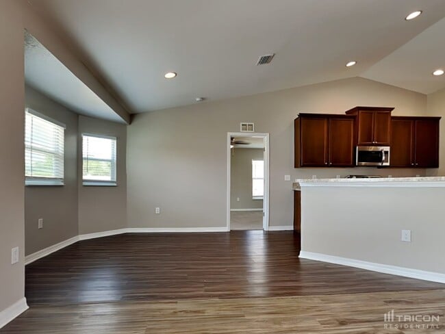 Building Photo - 113 Solis Dr