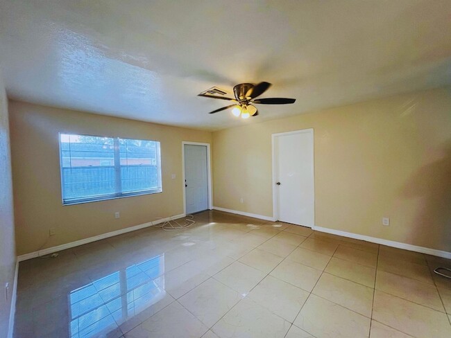 Building Photo - 3029 Martin Ave