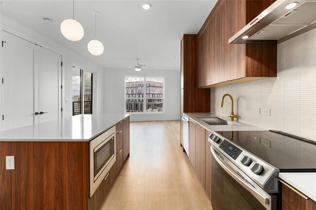Foto del edificio - 1701 Simond Ave