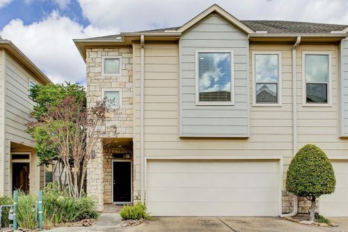 Foto principal - 3826 Center Plaza Dr