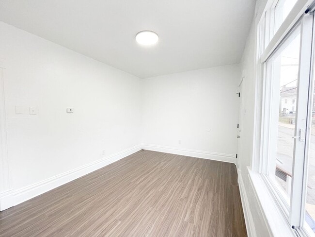 Foto del edificio - 709-711 Industry St