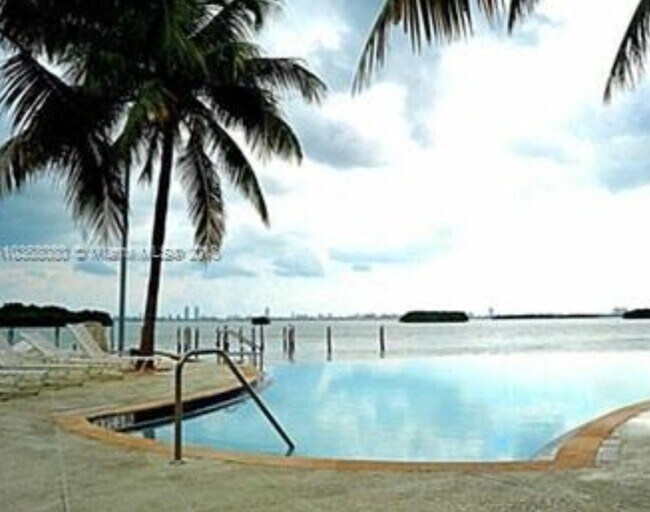 Building Photo - 750 NE 64th St