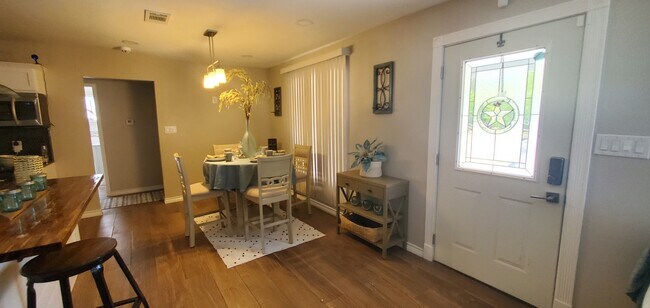 Foto del edificio - 2716 McKenzie Ave