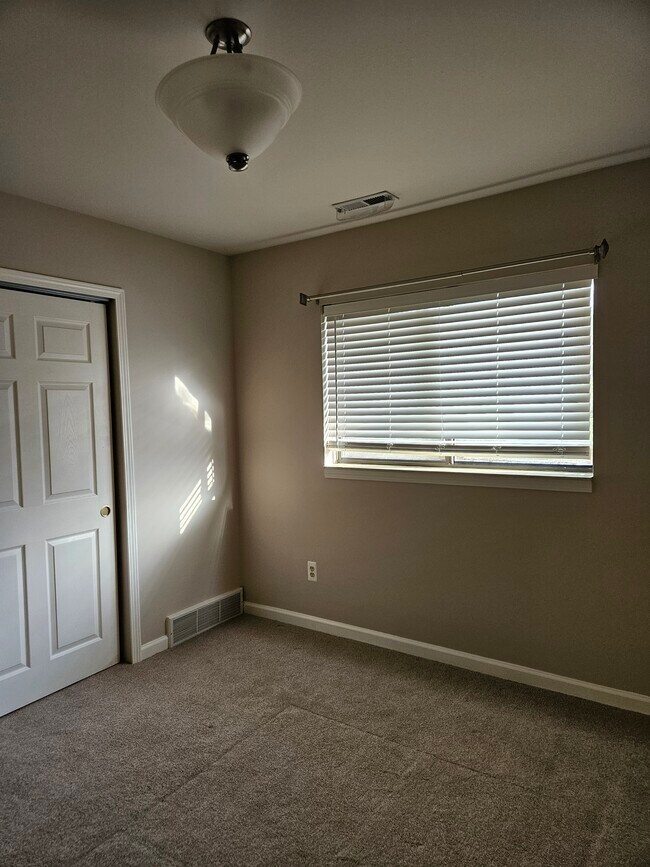 2nd bedroom - 895 S Pontiac Trail
