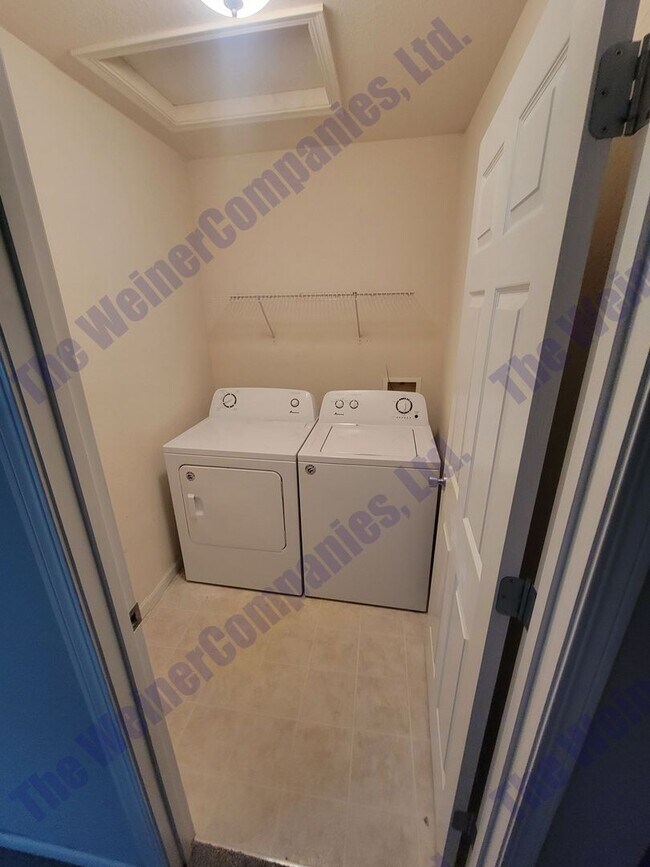 Building Photo - 3 Bedroom/2.5 Bathroom Townhome – Available August 1st!