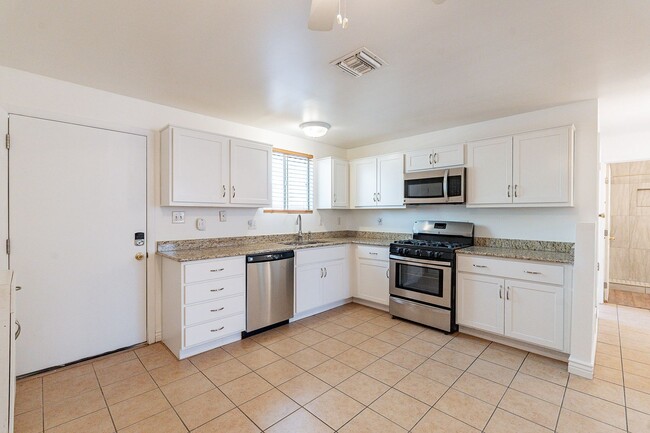 Photo - 327 E Lester St Townhome