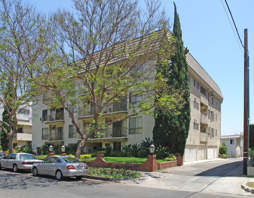 320 S Clark Drive - 320 S Clark Dr