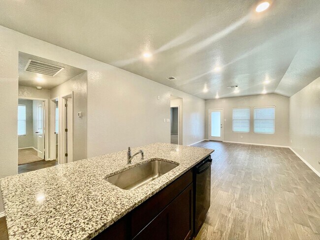Foto del edificio - 4 Bedroom home in Cottonwood Creek w/ Fenced backyard