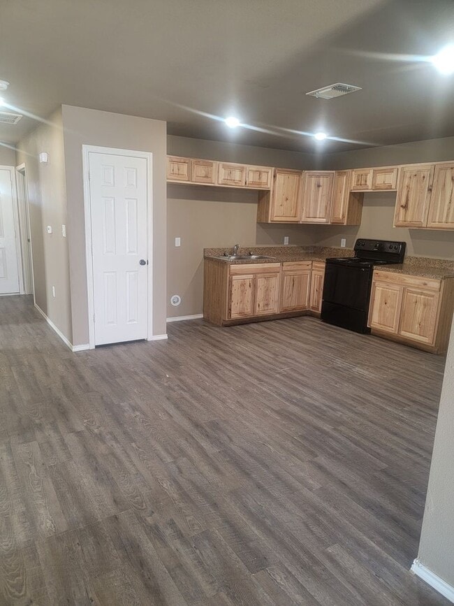 Foto del edificio - 3BD 2BR 1 CAR GARAGE *Section 8 approved