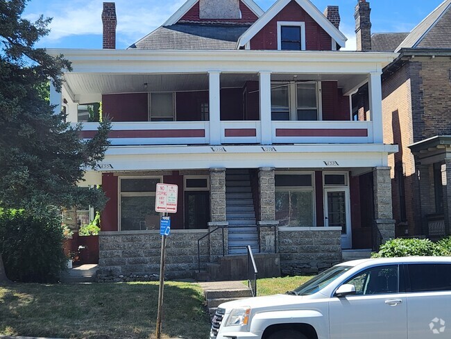 Building Photo - 137 W Hubbard Ave