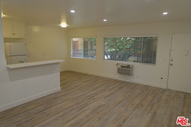 Foto del edificio - 1301 N Mansfield Ave