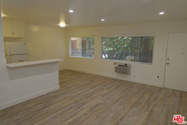 Building Photo - 1301 N Mansfield Ave