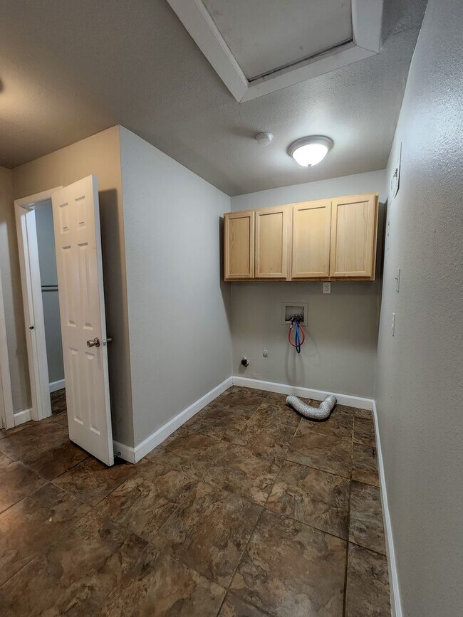 Foto del edificio - 3 Bedroom 2 Bath brick home in Shawnee