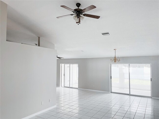 Foto del edificio - 30 Pine Tree Dr