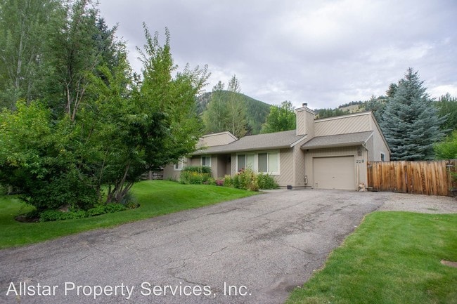 Building Photo - 3 br, 2 bath House - 229 Meadows Loop