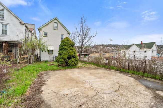 Foto del edificio - 134 Corey Ave
