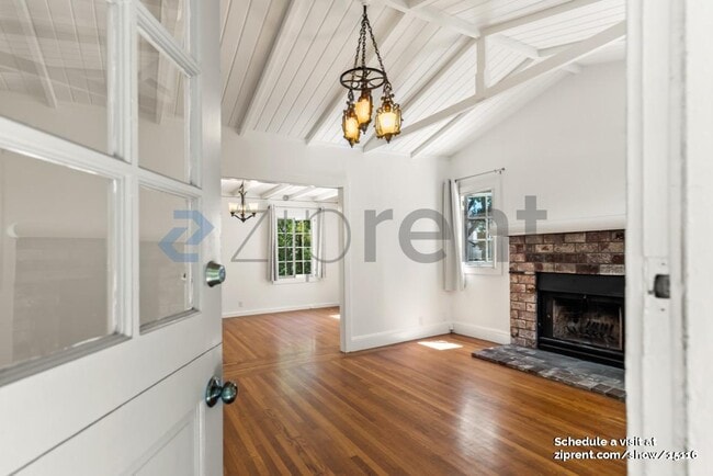 Foto del edificio - 632 Acacia Ln