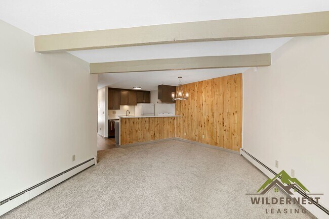 Foto del edificio - Updated Modern 2 Bedroom Unit w/ Fireplace
