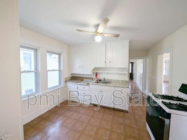 Building Photo - 37 Brainard St