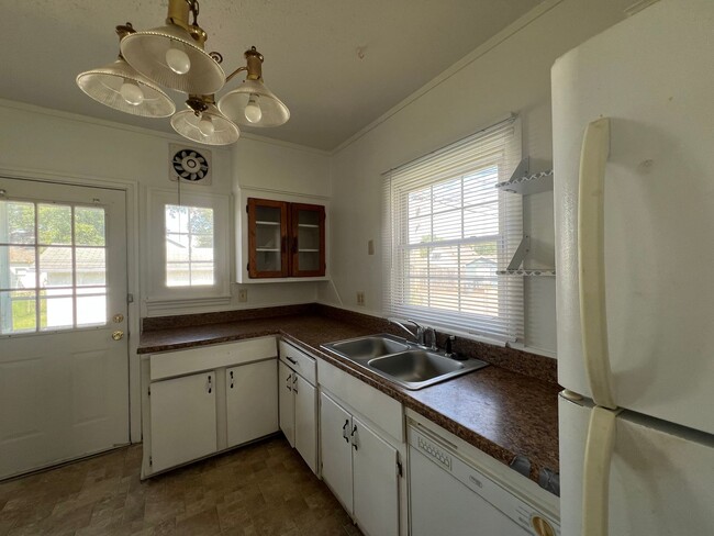 Building Photo - Don't Miss Out!