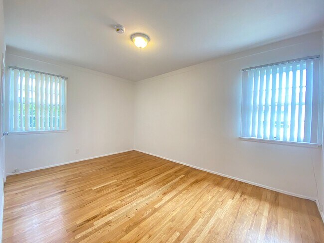 Foto del edificio - 360 Rennie Ave