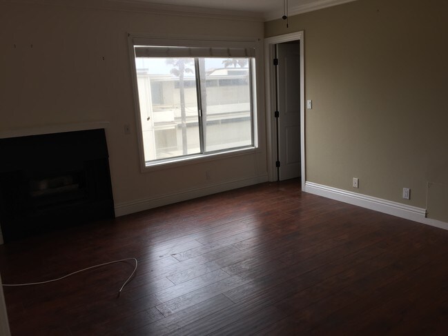 Building Photo - Outrigger Apartments