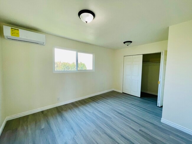 Building Photo - 817 W Hellman Ave