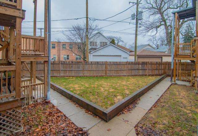 Building Photo - 3 bedroom in CHICAGO IL 60618
